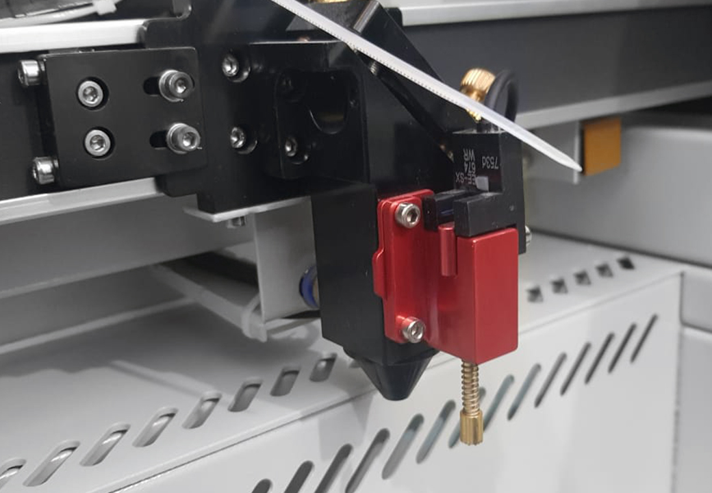 Máquina de grabado y corte por láser ML-7045P - Imagen 16